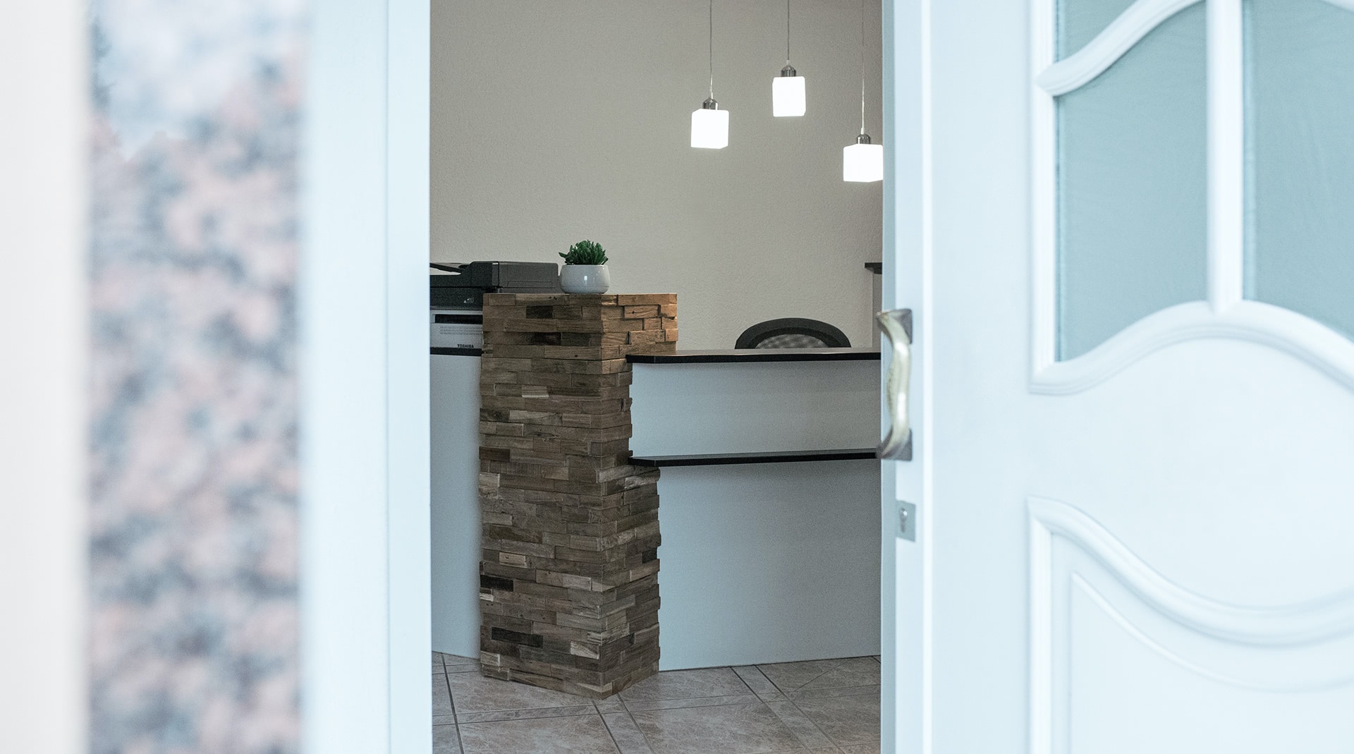 Eingangsbereich der Zahnarztpraxis Slobodda in Wünschendorf